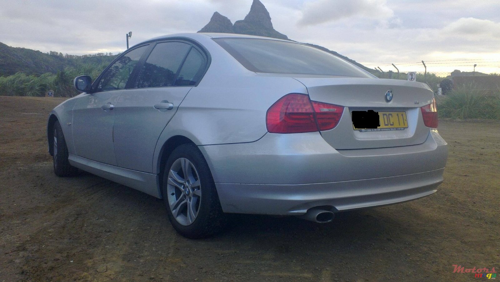 2011' BMW 316 photo #1