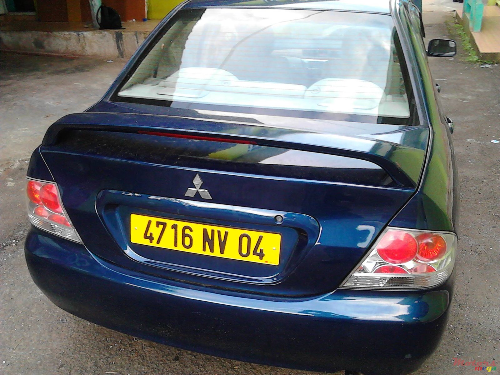 2004' Mitsubishi Lancer GLX photo #2