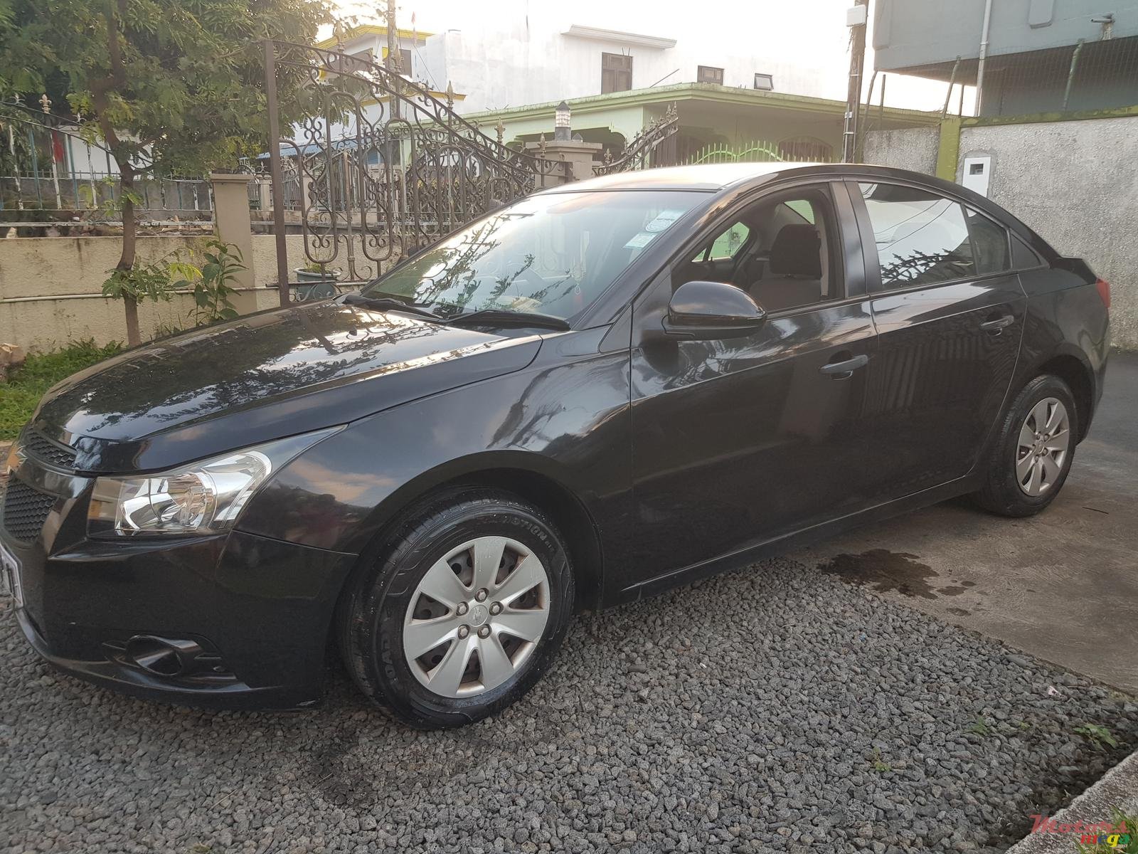 2011' Chevrolet Cruze photo #1