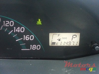 2005' Toyota Vitz photo #1