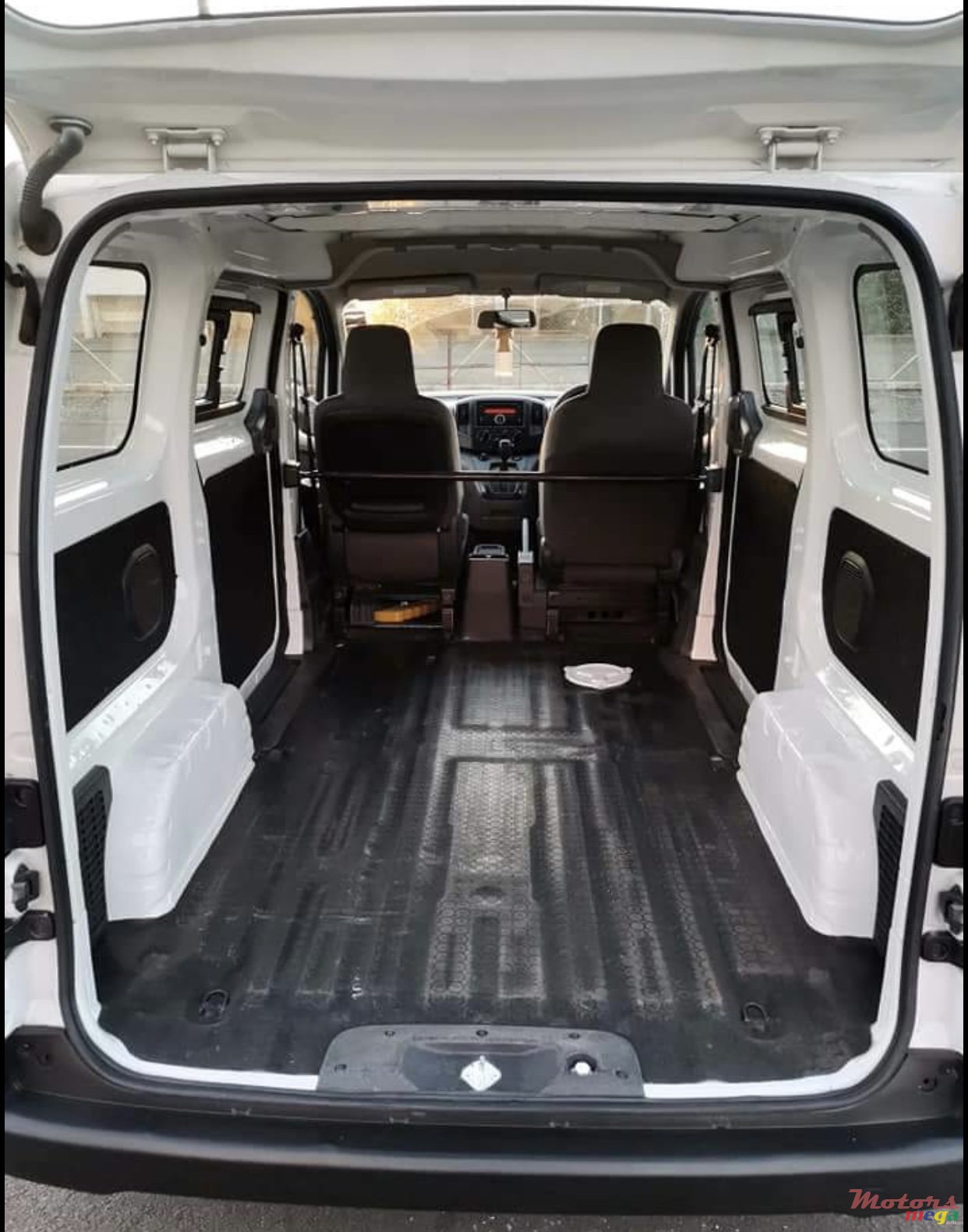 2015' Nissan NV photo #4