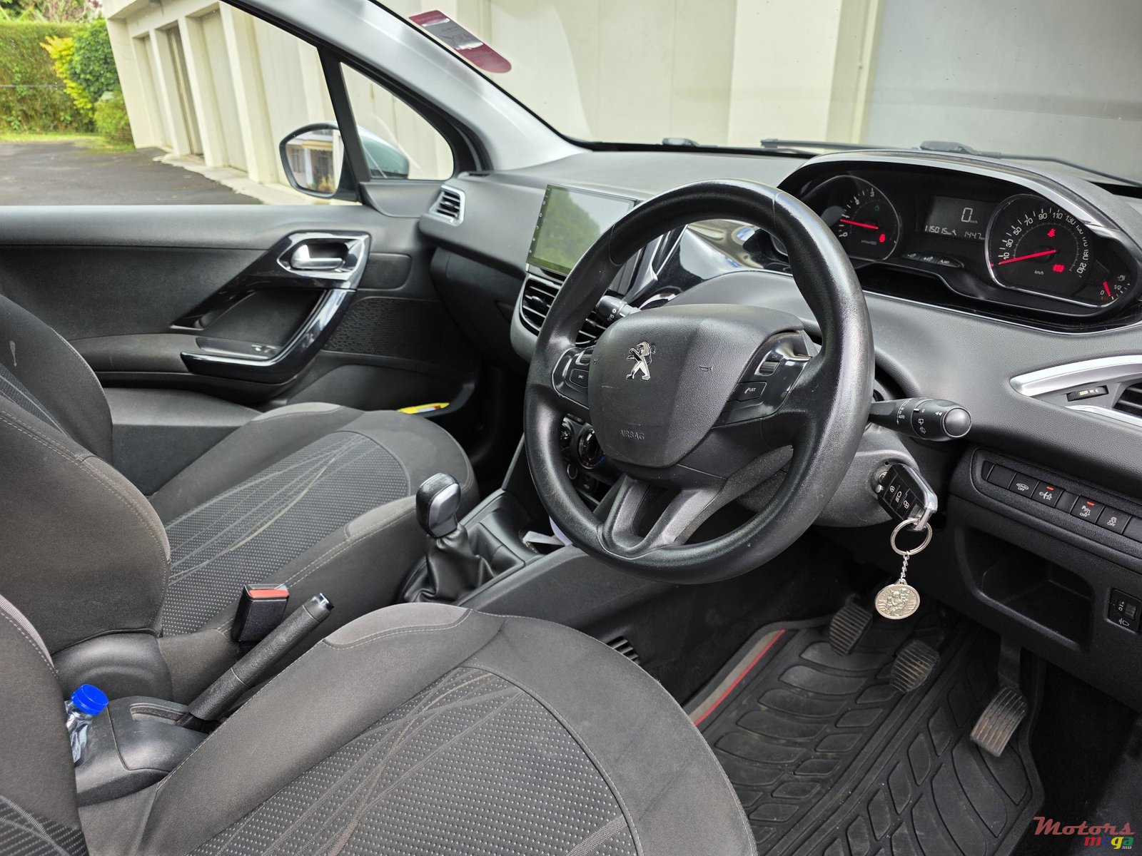 2013' Peugeot 208 photo #7