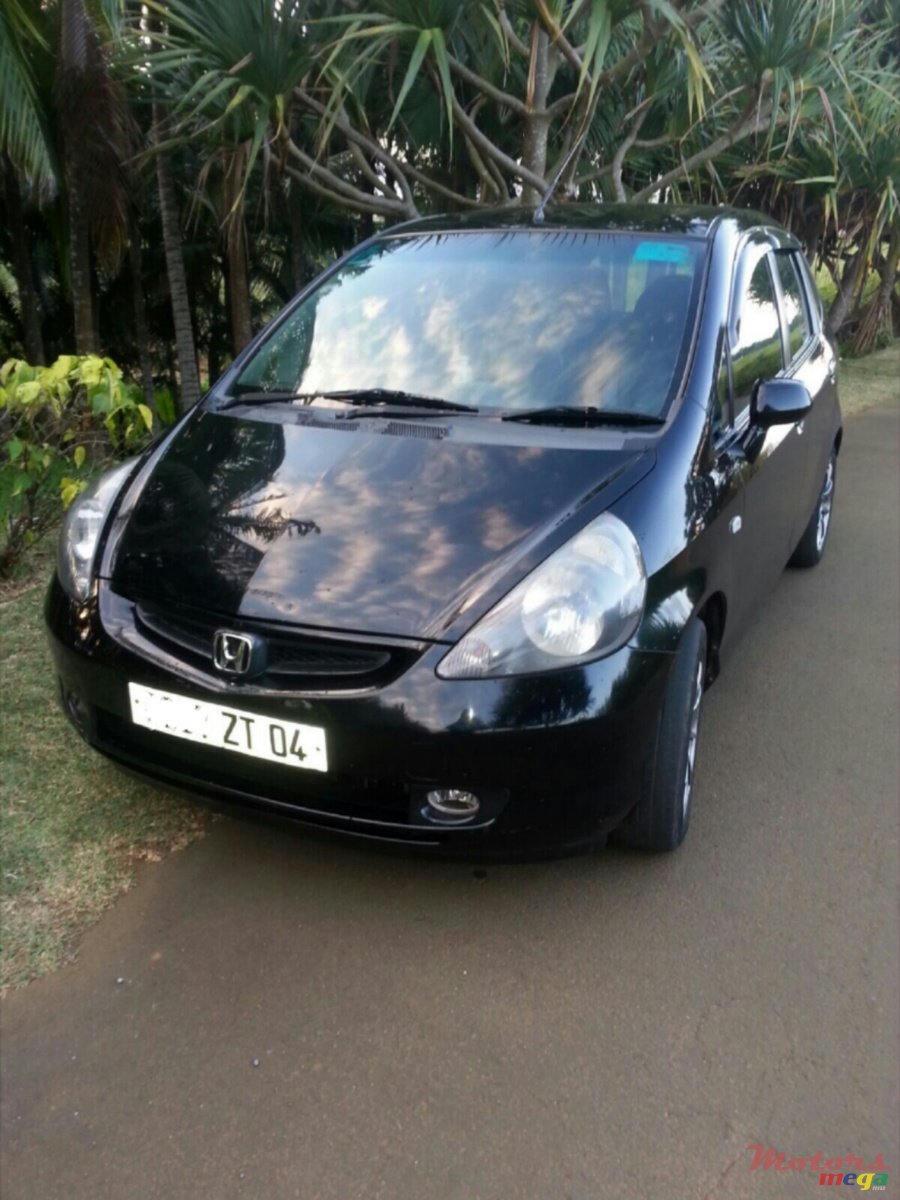 2004' Honda Jazz ladydriving photo #1