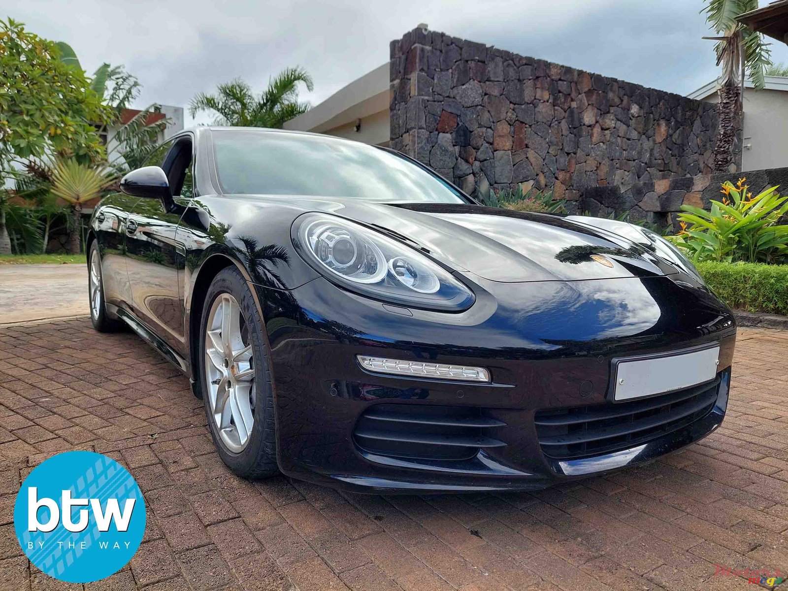 2016' Porsche Panamera photo #1