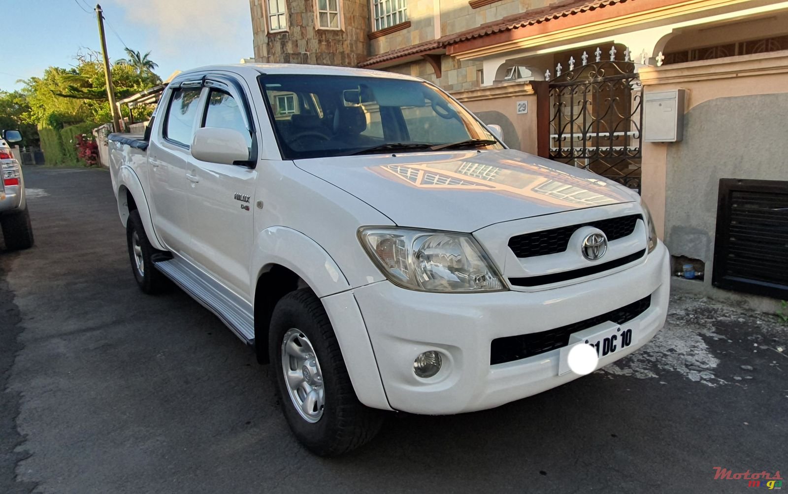 2010' Toyota Hilux 4x4 photo #1