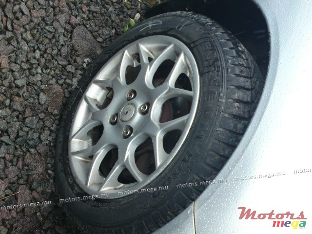 2003' Mitsubishi photo #3