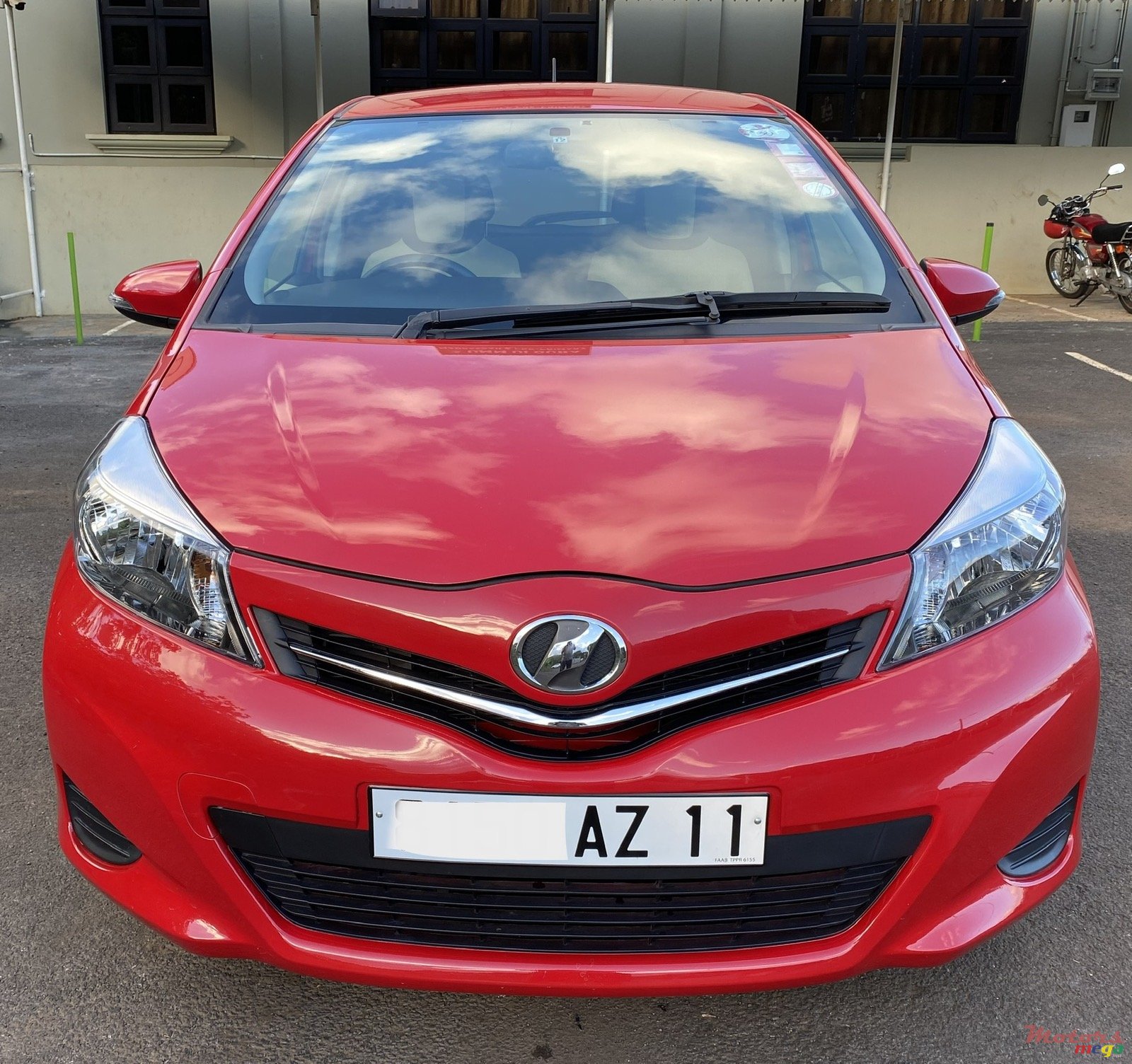 2011' Toyota Vitz photo #1