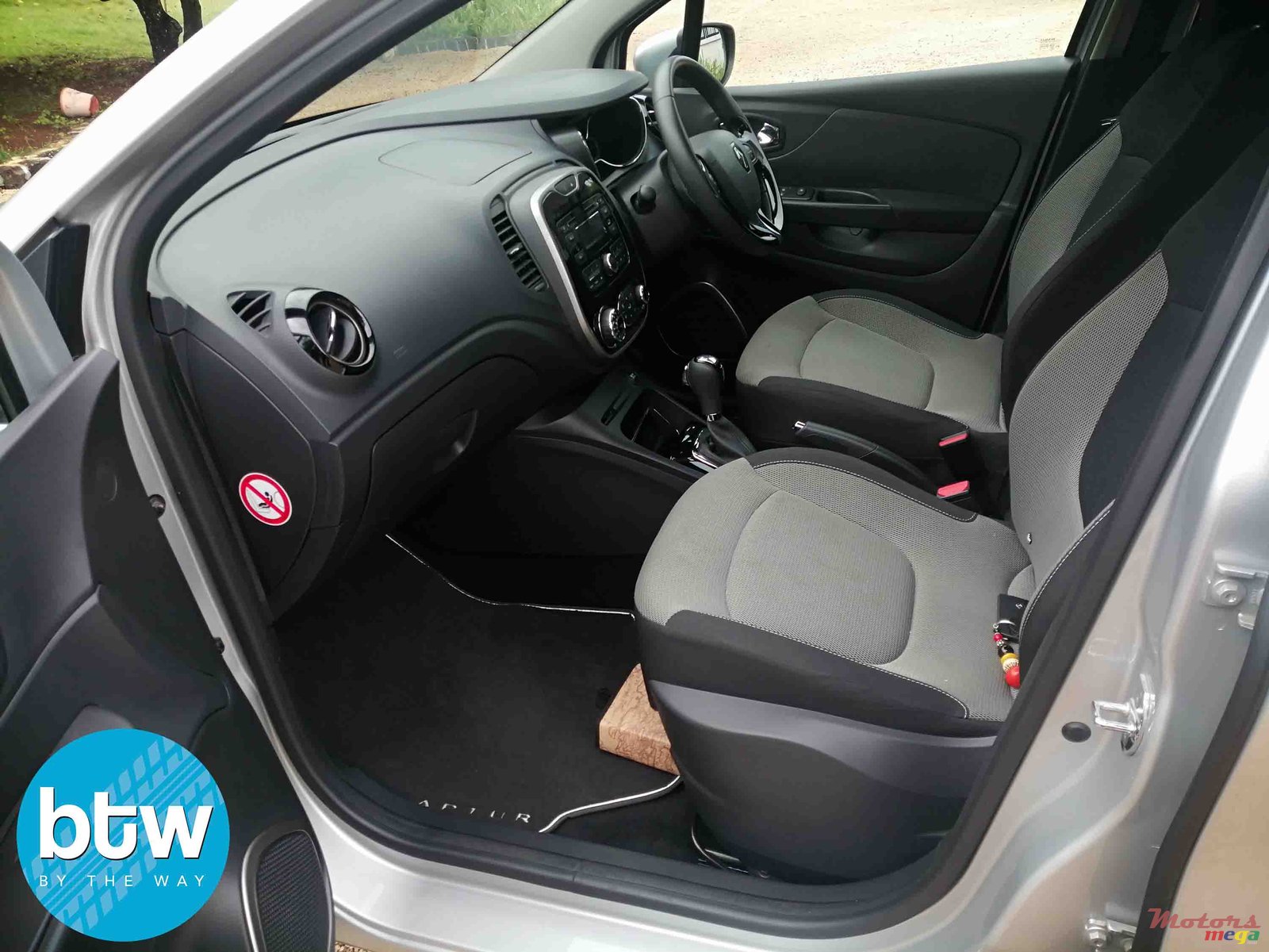 2015' Renault Captur 1.2 Turbo Automatic photo #3