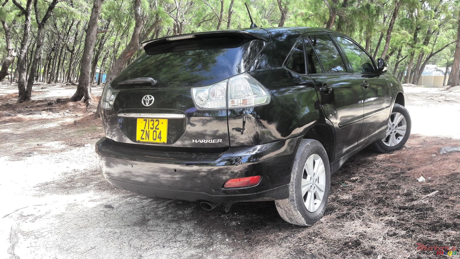 2004' Toyota Harrier 240G photo #1