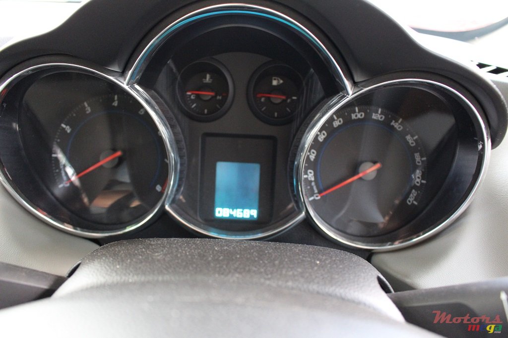 2011' Chevrolet Cruze photo #4