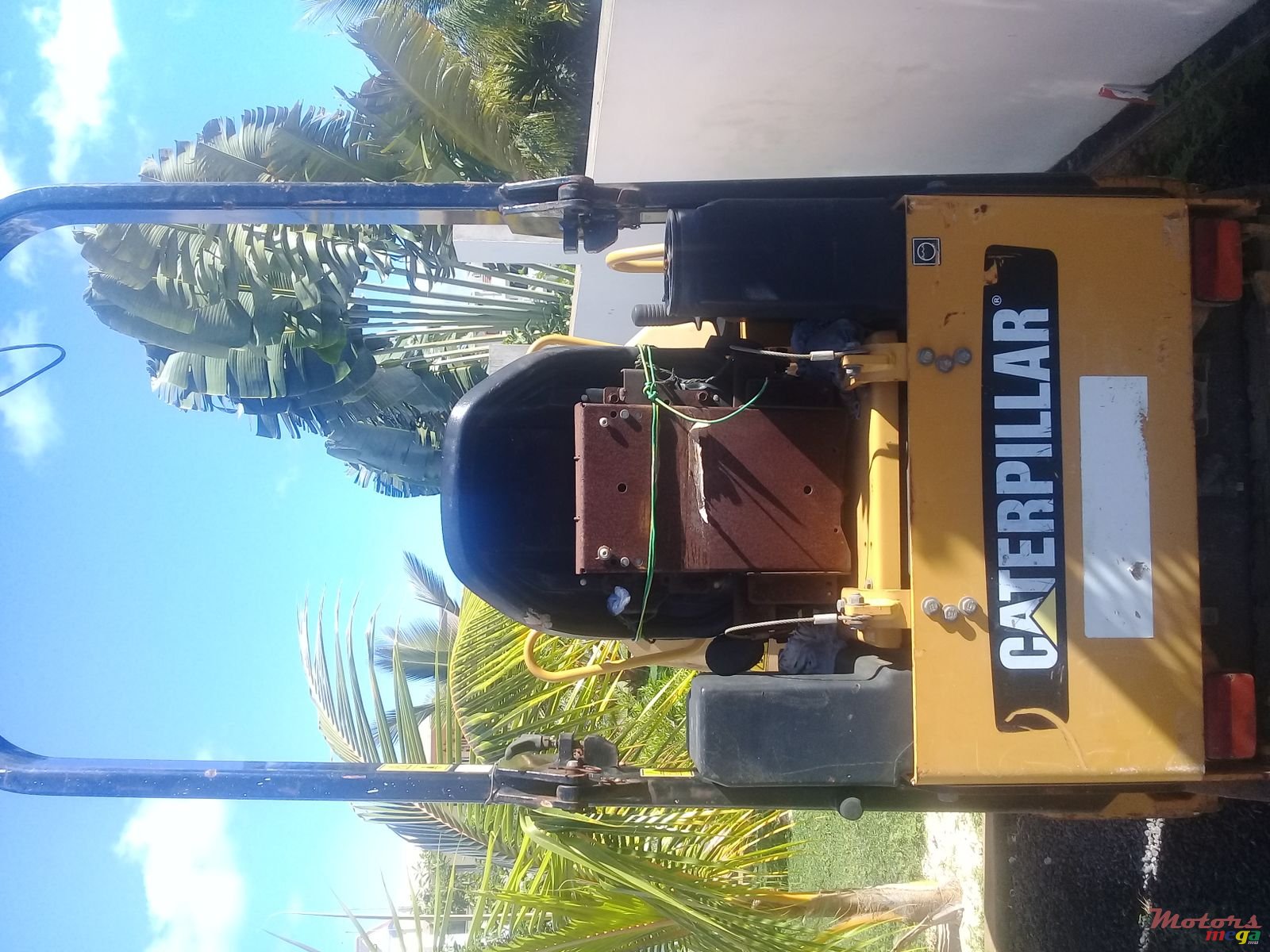 2000' Caterpillar photo #1