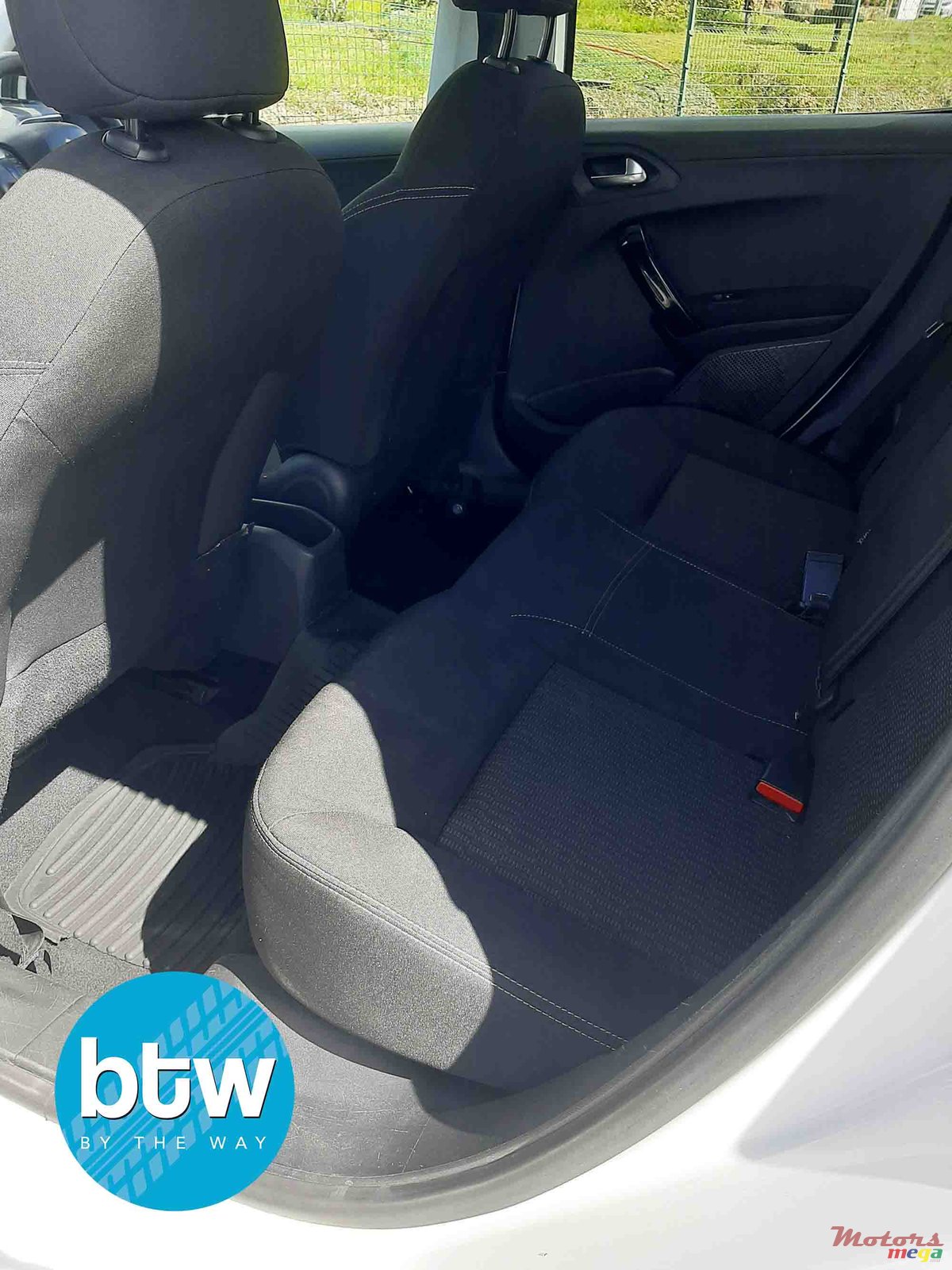 2016' Peugeot 208 photo #4