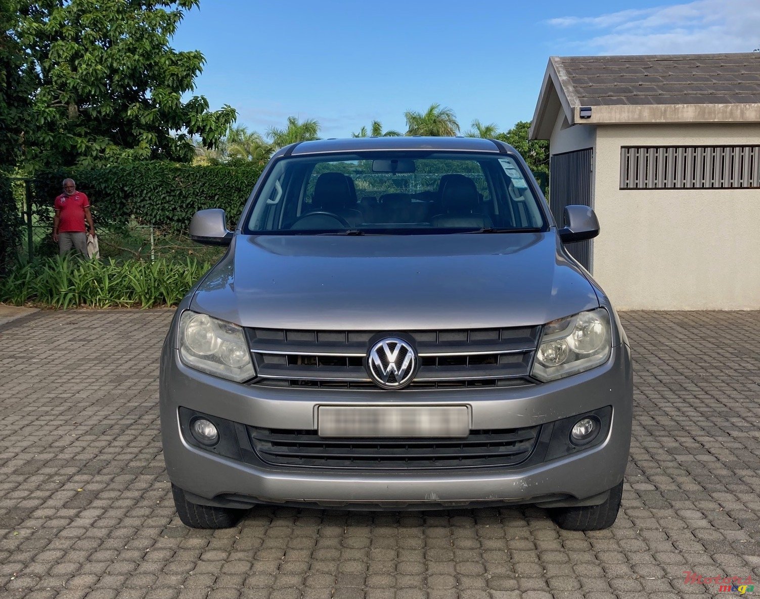 2014' Volkswagen Amarok 2.0 TDI photo #2