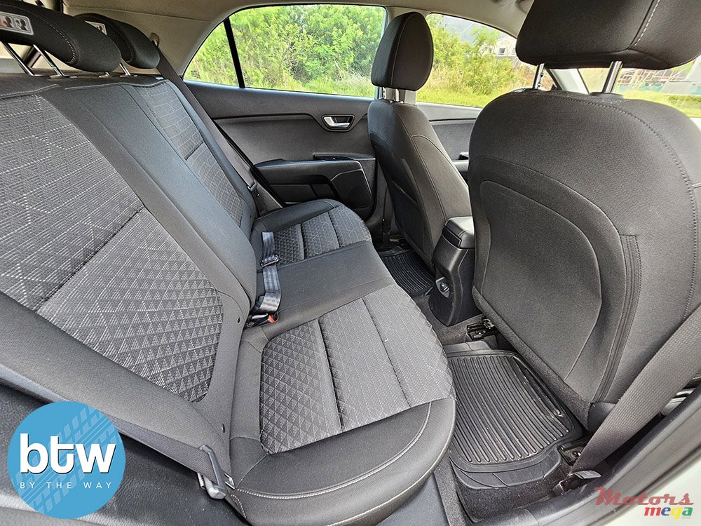 2019' Kia Rio photo #6