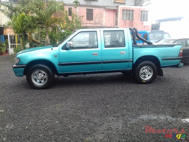 2000' Isuzu 4*4 photo #2