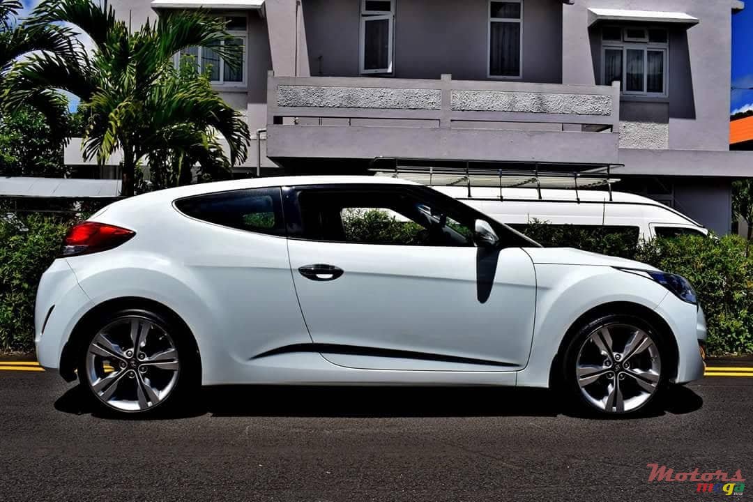 2012' Hyundai Veloster photo #5