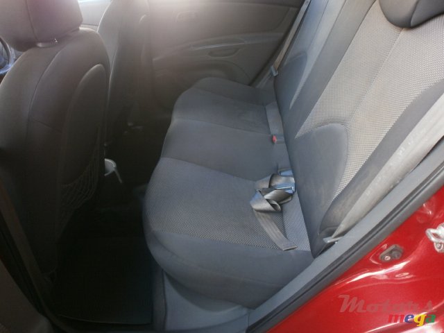 2010' Kia Rio photo #4