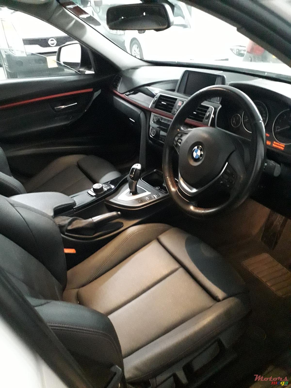 2017' BMW 3 Series photo #2