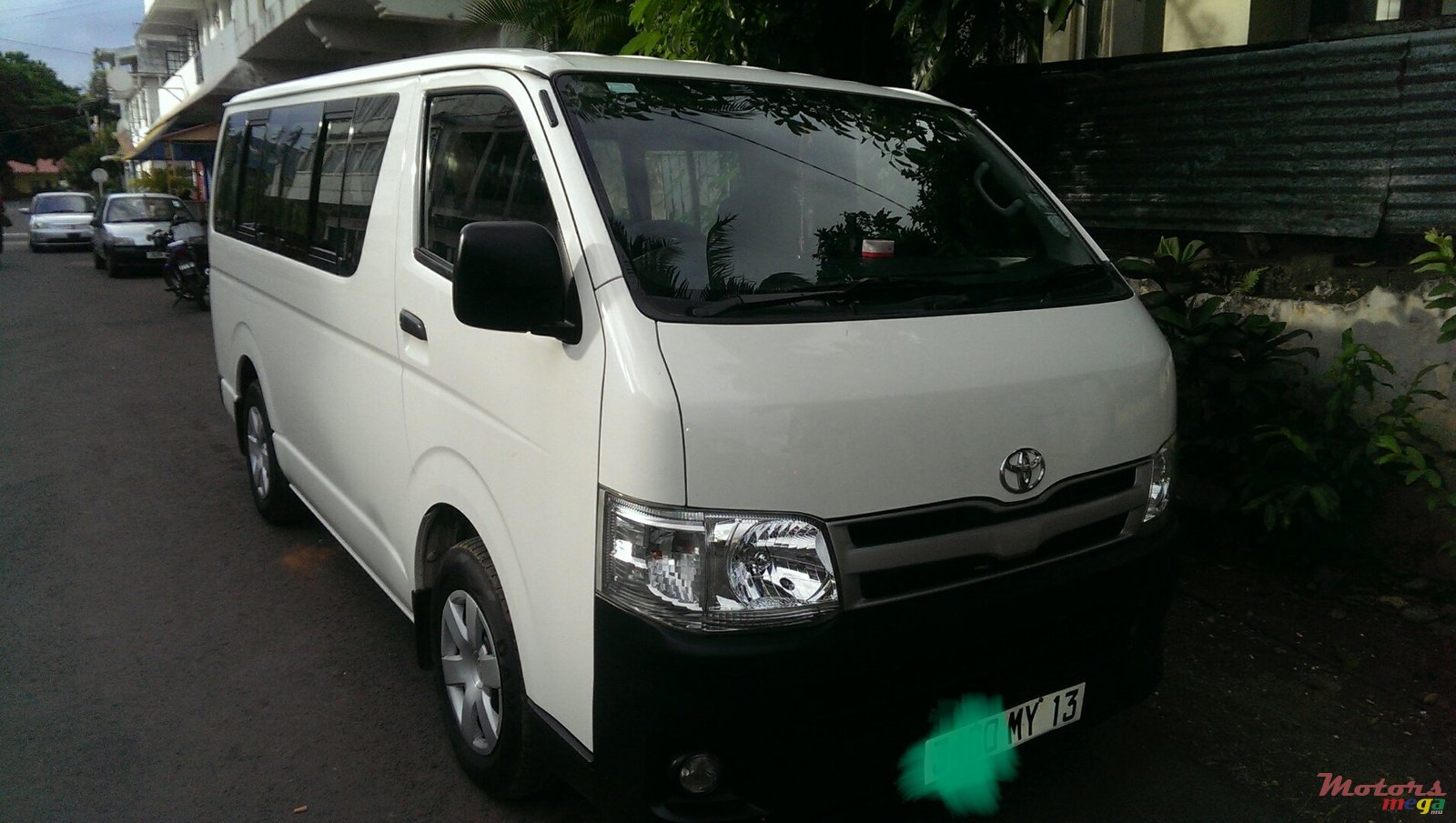 2013' Toyota HiAce photo #3
