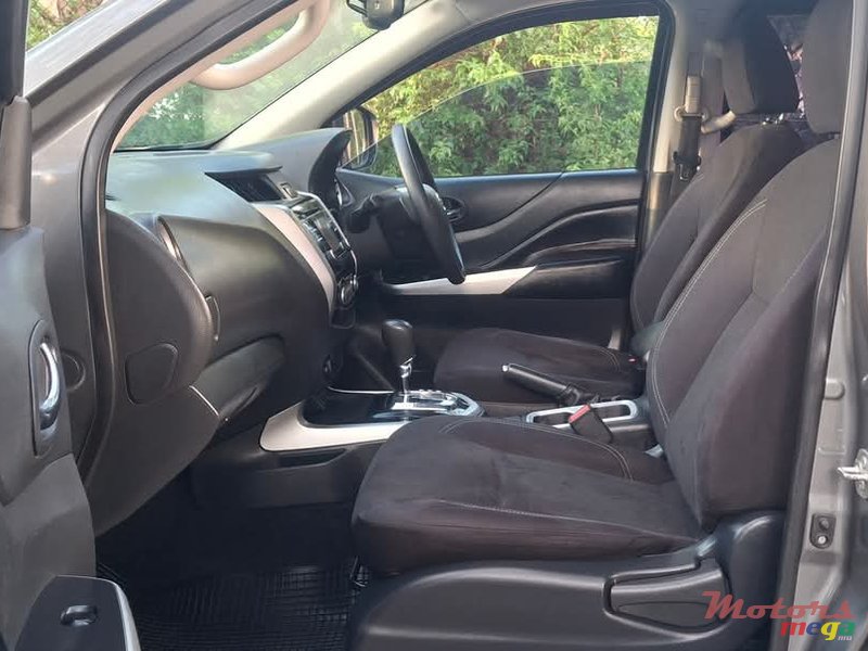 2019' Nissan Navara photo #4