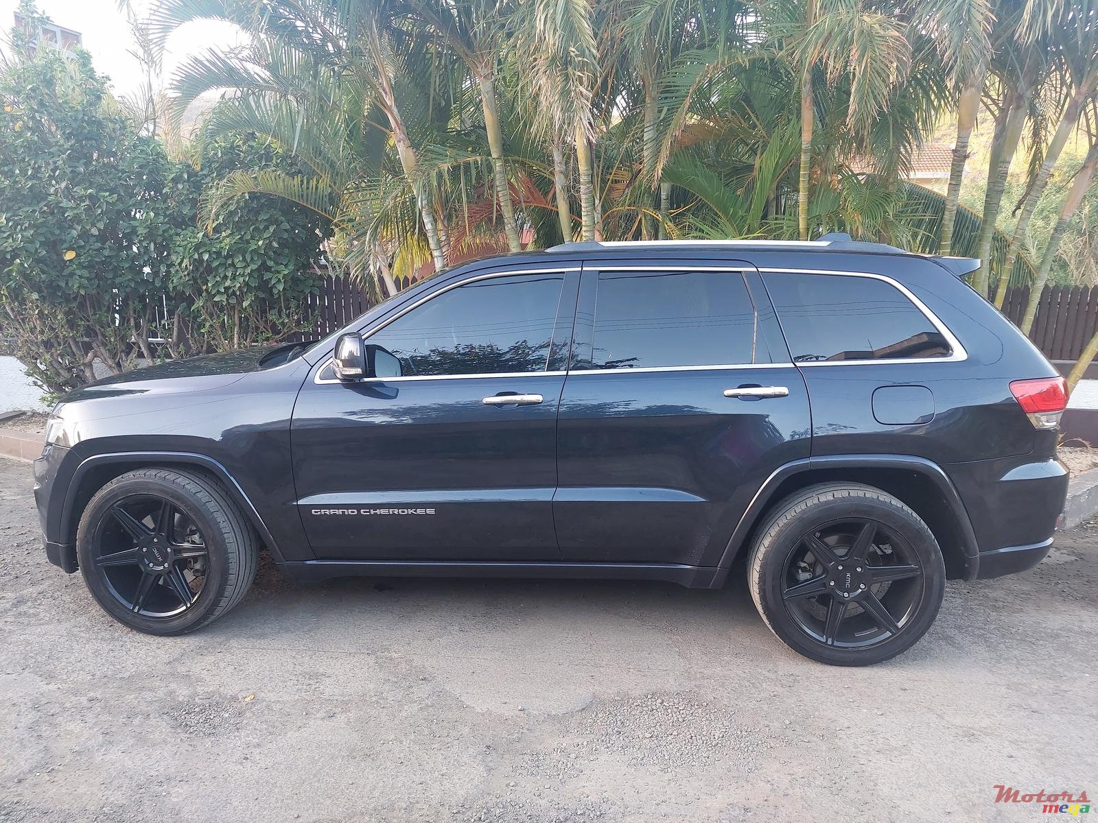 2015' Jeep Grand Cherokee photo #4