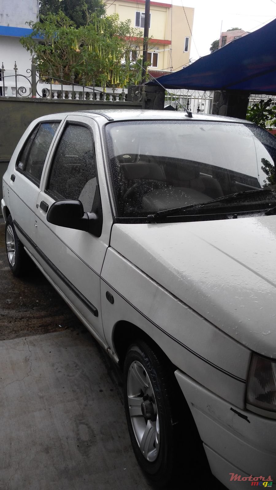 1994' Renault Clio photo #1