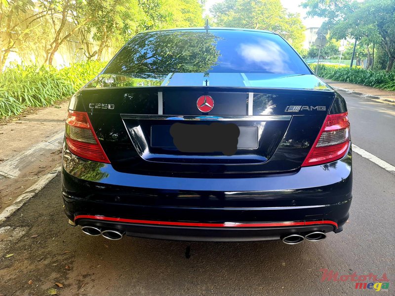 2010' Mercedes-Benz C-Class AMG photo #5