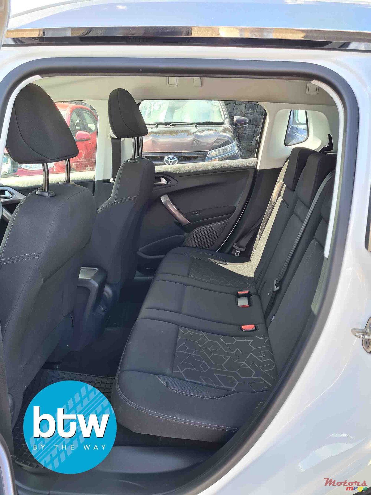 2014' Peugeot 2008 photo #4