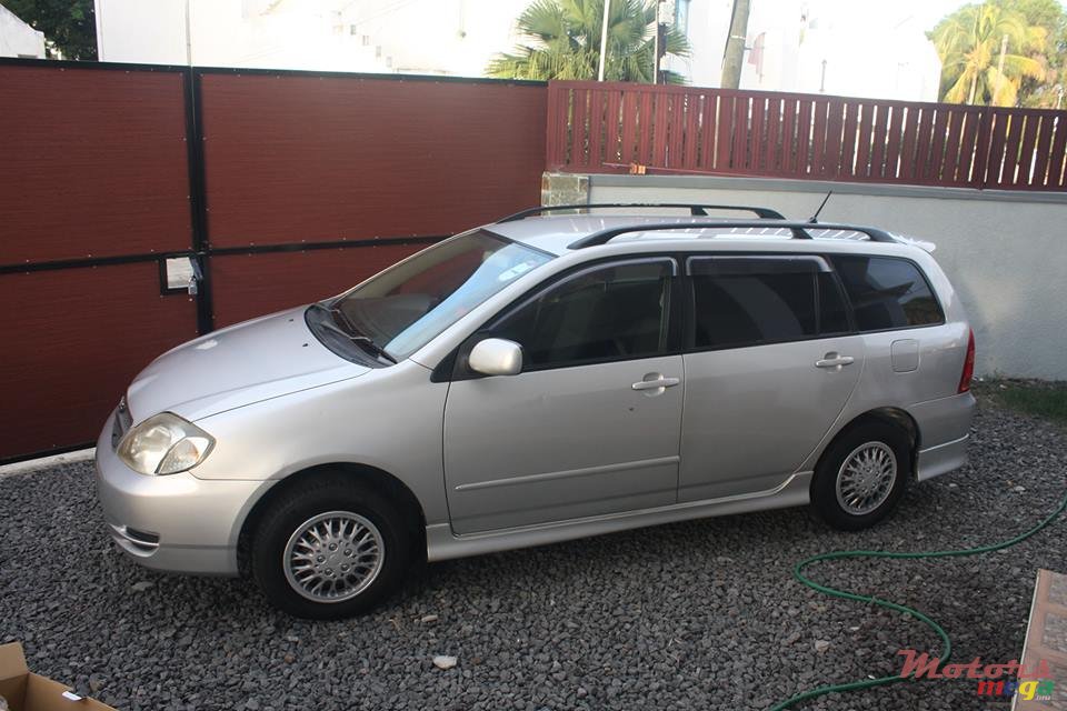2003' Toyota F Fielder Autovan photo #1