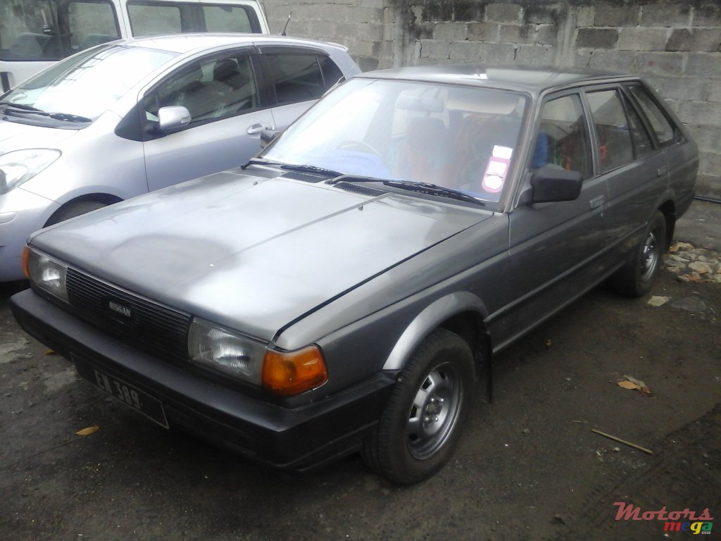 1990' Nissan Sunny photo #1
