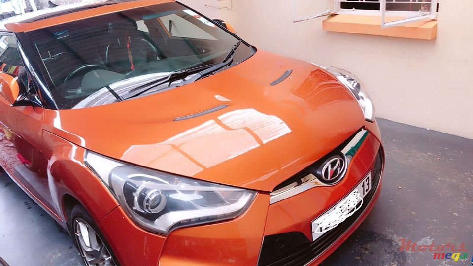 2013' Hyundai Veloster photo #1