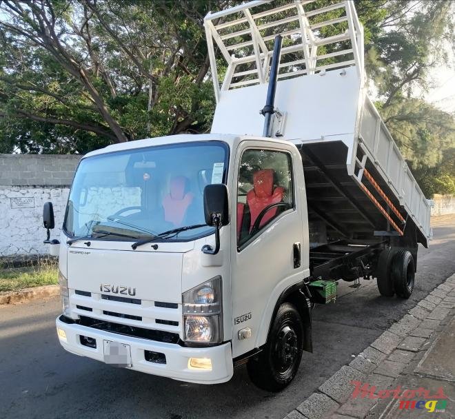 2010' Isuzu TFR photo #1