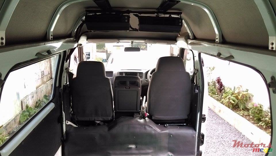 2004' Nissan Caravan photo #4