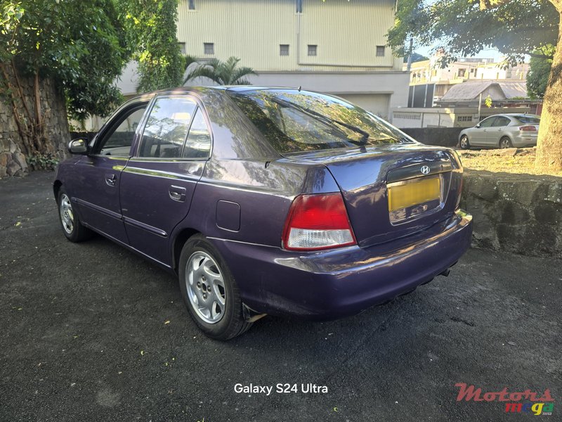 2000' Hyundai Accent photo #5