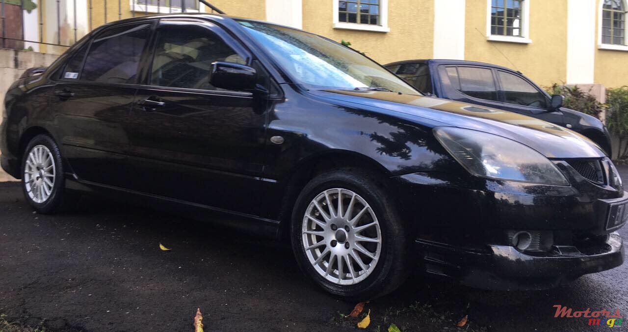 2005' Mitsubishi Lancer Glx photo #3