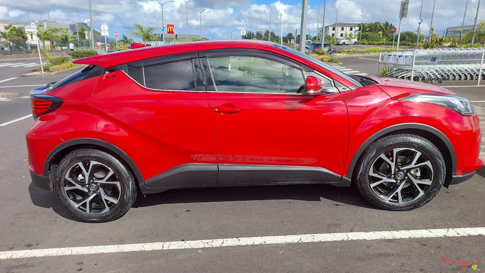 2020' Toyota C-HR photo #3