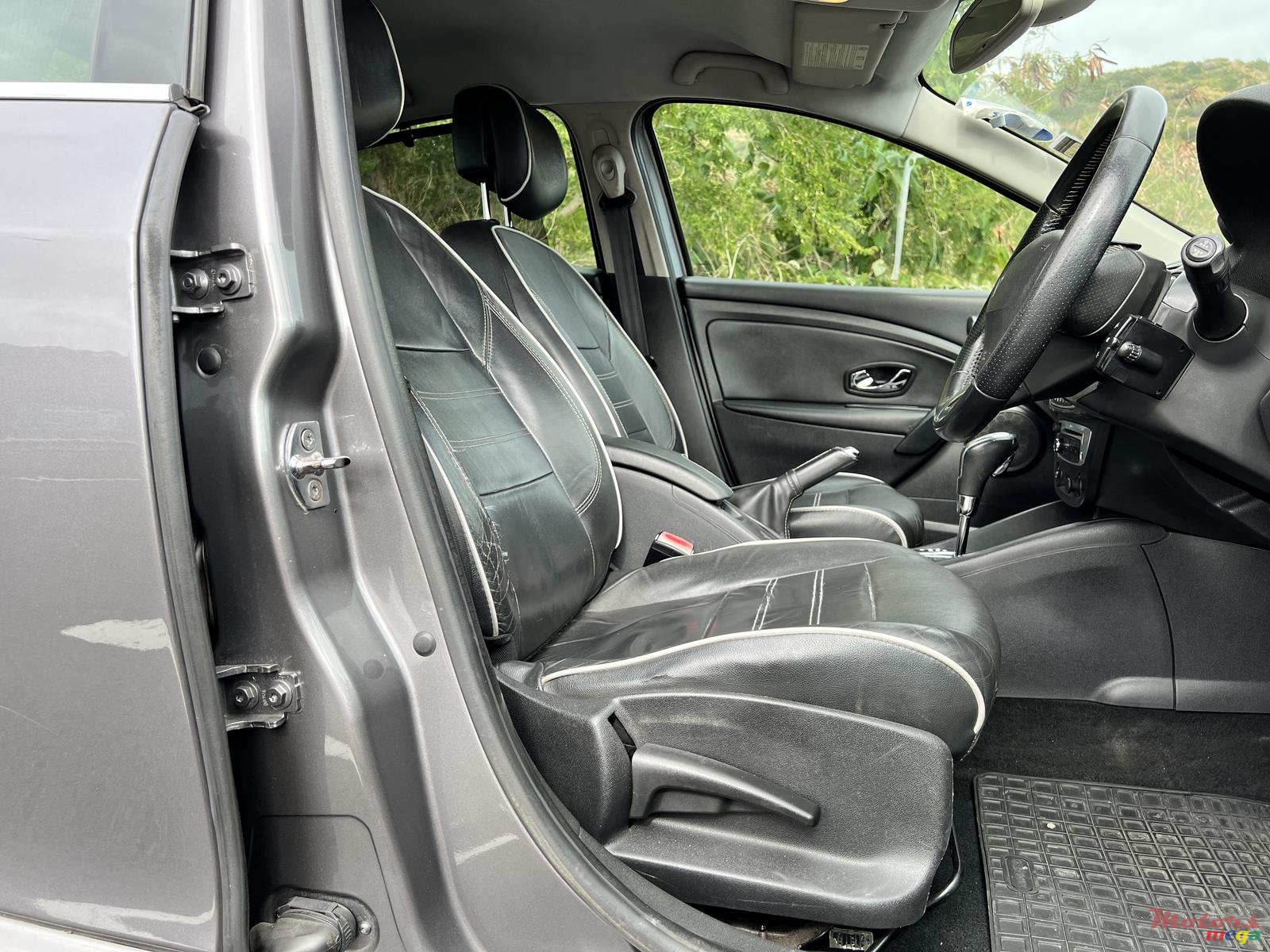 2014' Renault Fluence photo #7