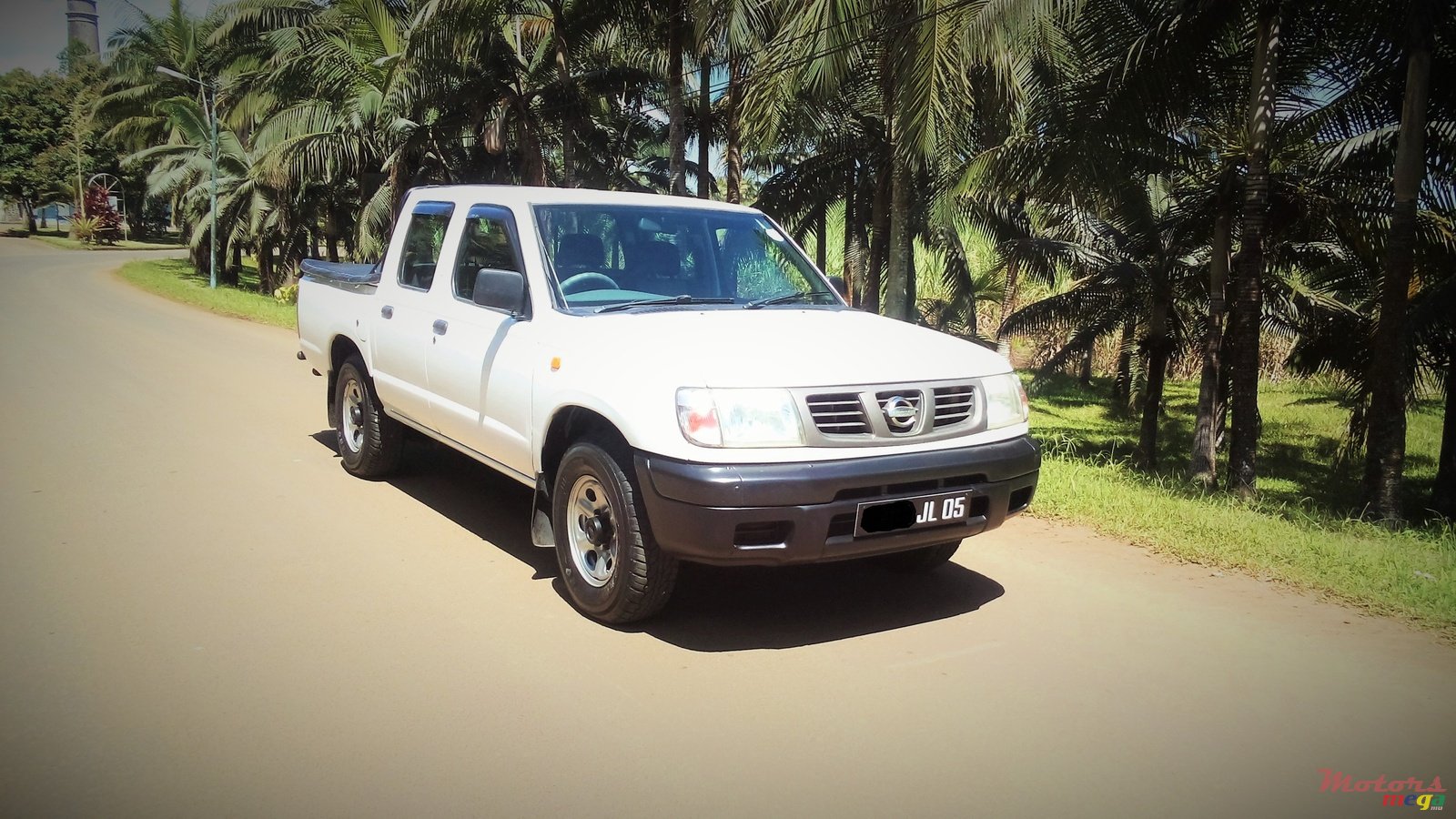 2005' Nissan Hardbody 2.7D photo #1