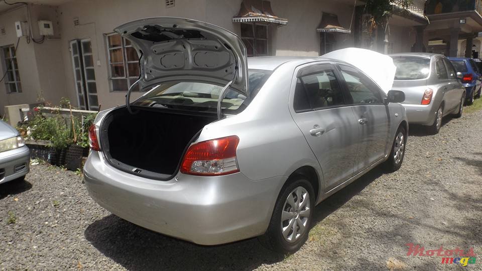2006' Toyota Belta photo #7