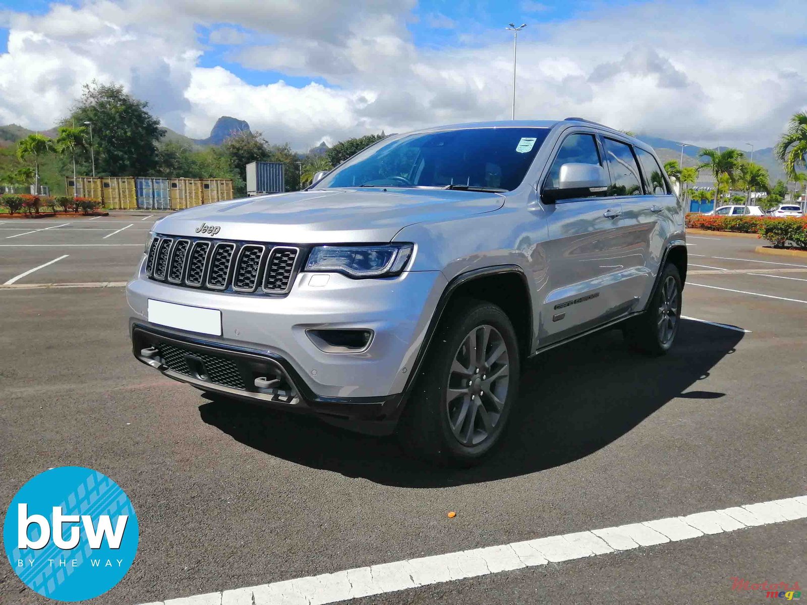 2018' Jeep Grand Cherokee photo #2