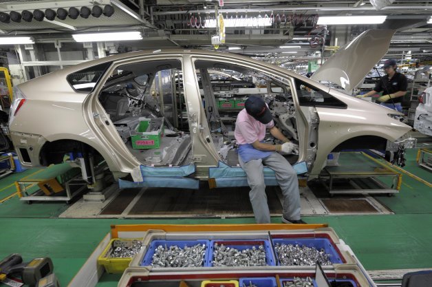 Toyota Retires Robots in Favor of Humans to Improve Automaking Process