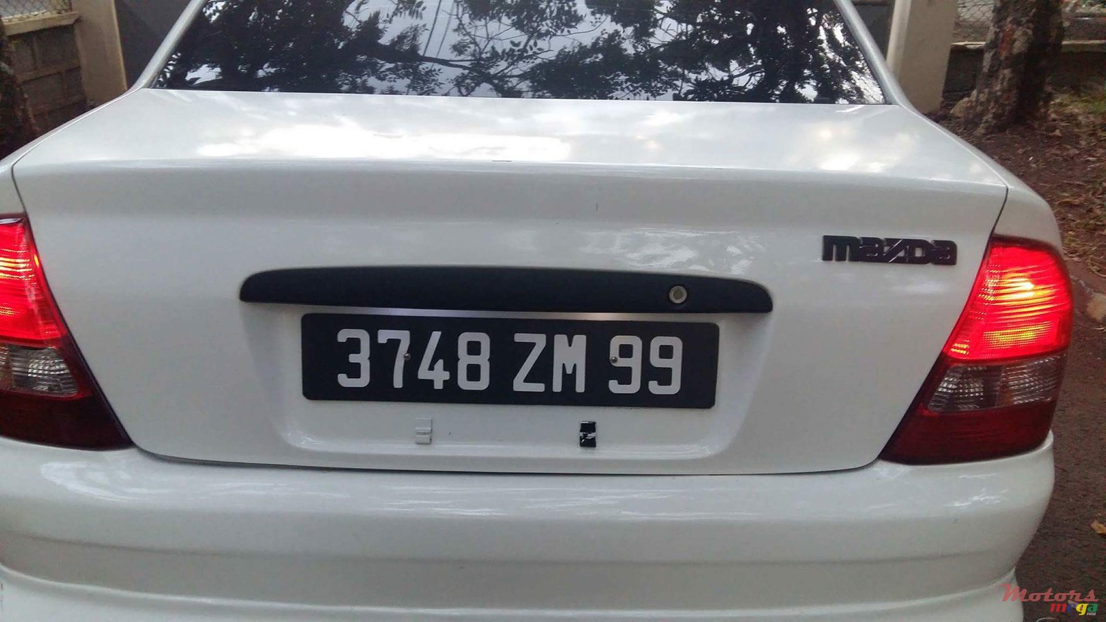 1999' Mazda 323 photo #2