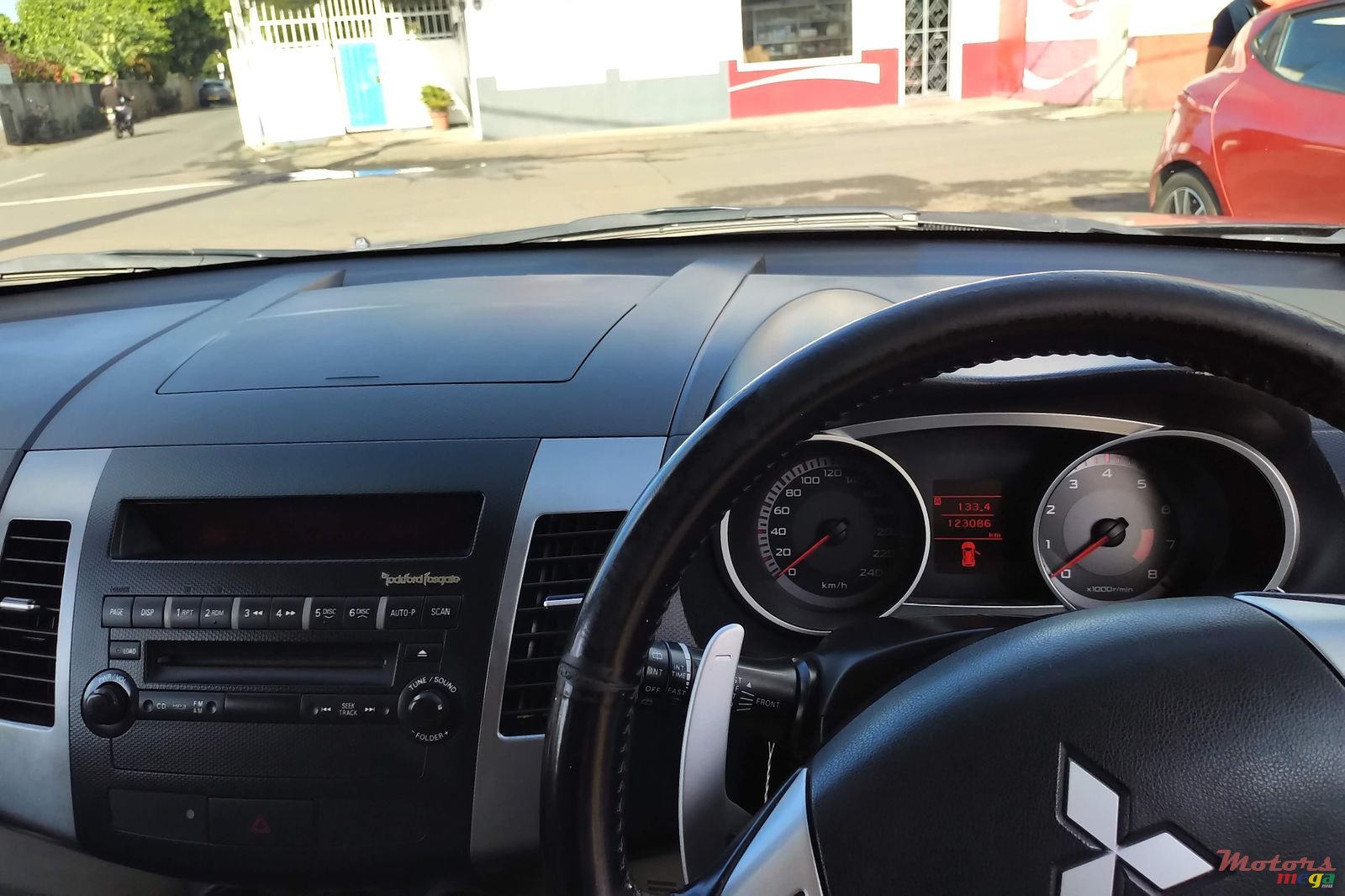 2009' Mitsubishi Outlander XL photo #6