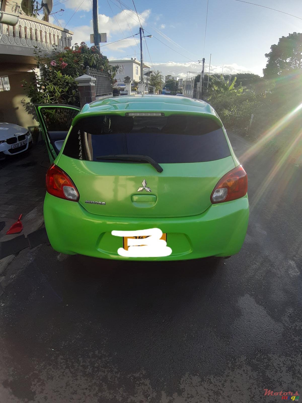 2013' Mitsubishi Mirage photo #2