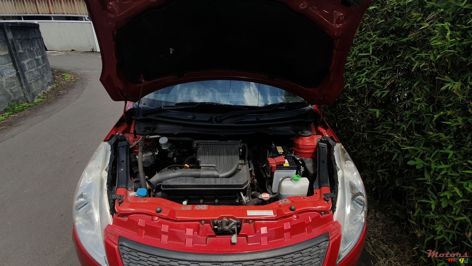 2015' Suzuki Swift photo #3