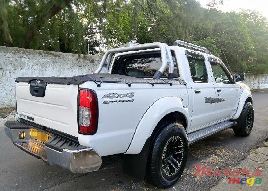 2017' Nissan Hardbody photo #2