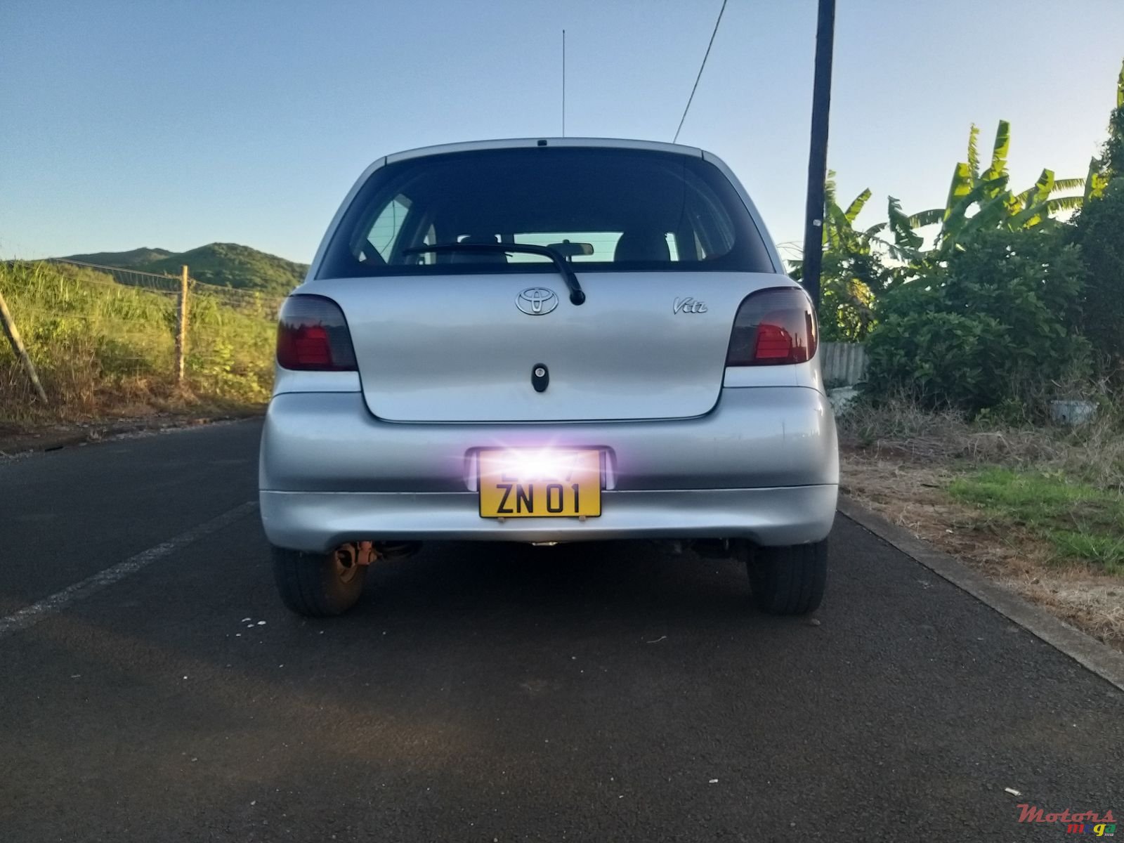 2001' Toyota Vitz photo #4