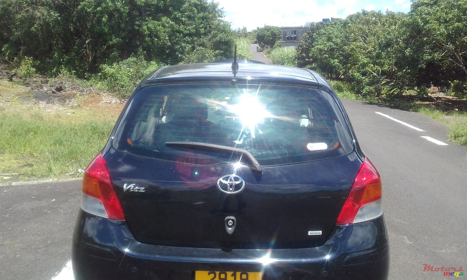 2011' Toyota Vitz nil photo #2