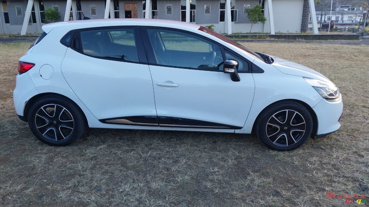 2015' Renault Clio photo #3