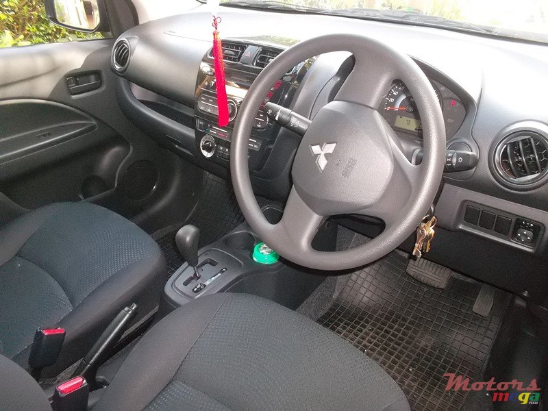 2015' Mitsubishi None photo #4